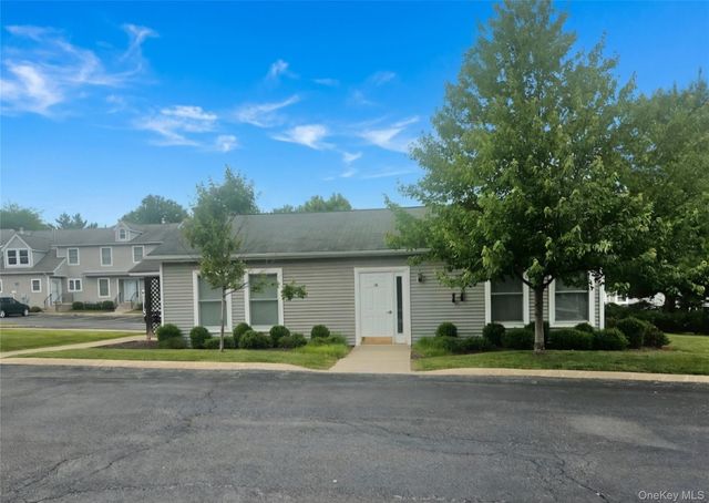 100 Boniface Drive 15D, Pine Bush, NY 12566