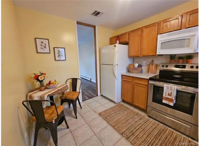 100 Boniface Drive 15D, Pine Bush, NY 12566