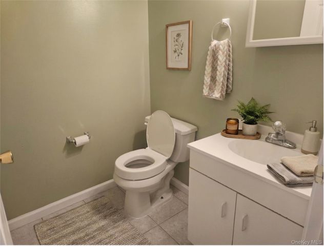100 Boniface Drive 15D, Pine Bush, NY 12566