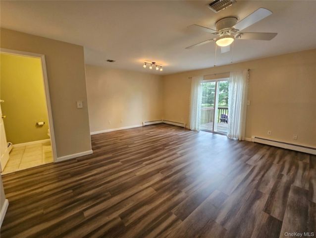 100 Boniface Drive 15D, Pine Bush, NY 12566