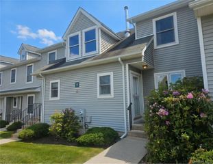 100 Boniface Drive 15D, Pine Bush, NY 12566