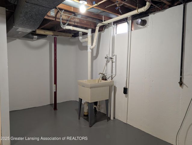 2300 Vassar Drive, Lansing, MI 48912