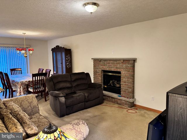 1145 CHICKADEE DR, Pocono Summit, PA 18346