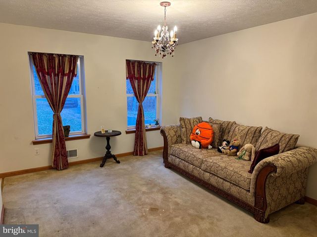 1145 CHICKADEE DR, Pocono Summit, PA 18346