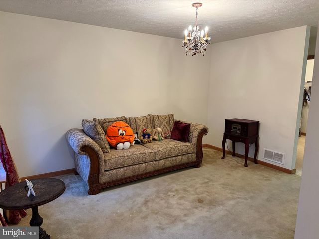 1145 CHICKADEE DR, Pocono Summit, PA 18346