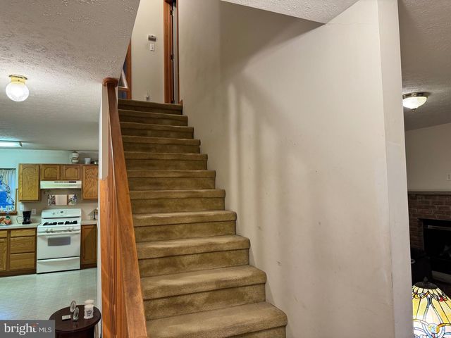 1145 CHICKADEE DR, Pocono Summit, PA 18346