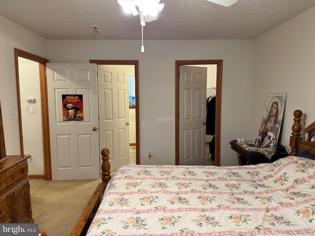 1145 CHICKADEE DR, Pocono Summit, PA 18346