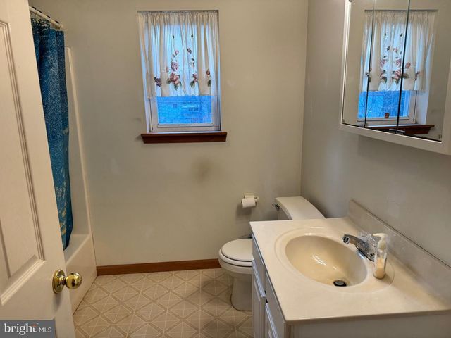 1145 CHICKADEE DR, Pocono Summit, PA 18346