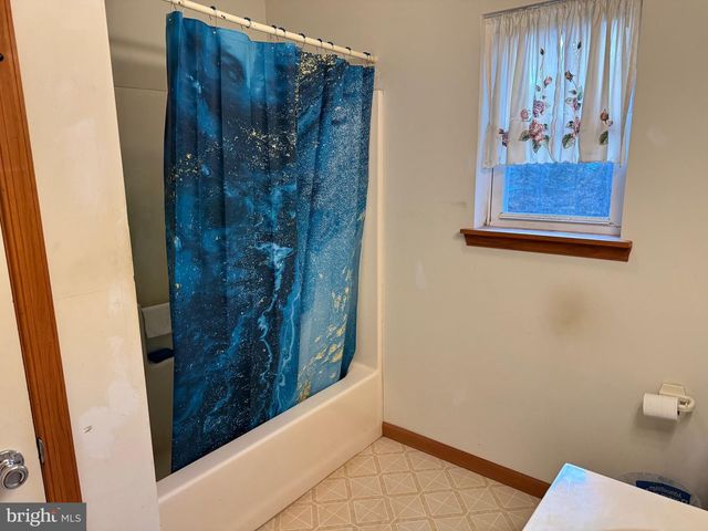 1145 CHICKADEE DR, Pocono Summit, PA 18346