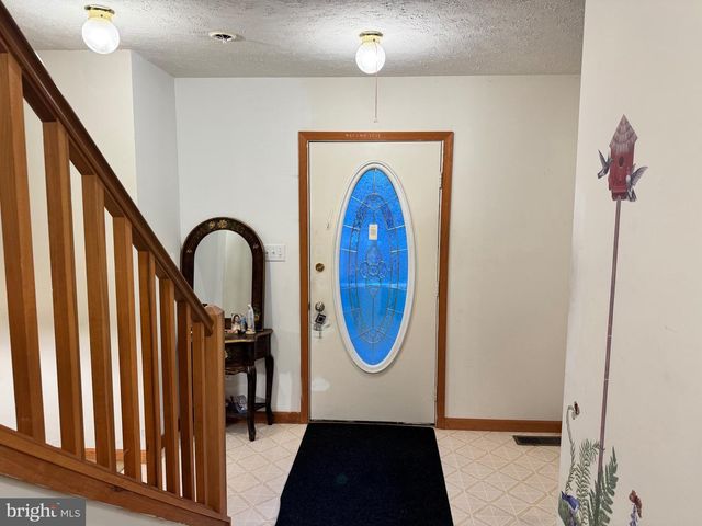 1145 CHICKADEE DR, Pocono Summit, PA 18346