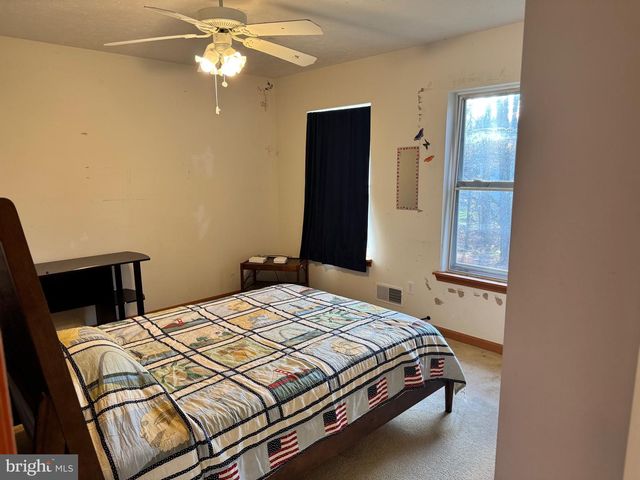 1145 CHICKADEE DR, Pocono Summit, PA 18346