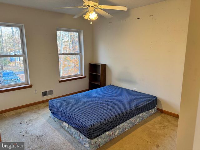 1145 CHICKADEE DR, Pocono Summit, PA 18346