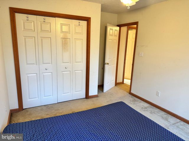 1145 CHICKADEE DR, Pocono Summit, PA 18346