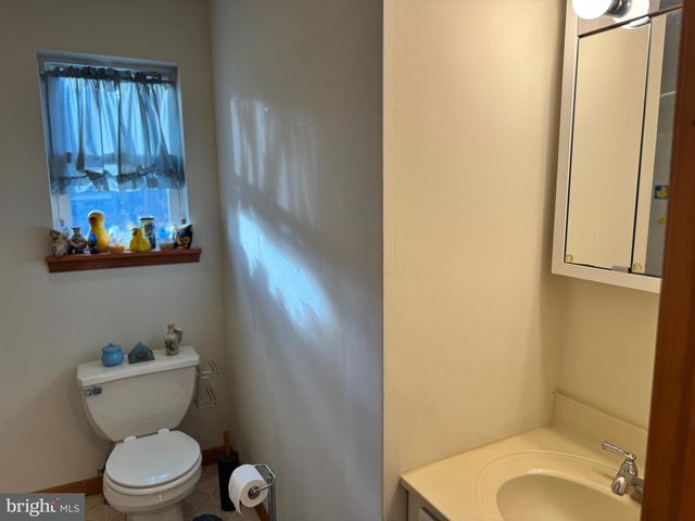 1145 CHICKADEE DR, Pocono Summit, PA 18346