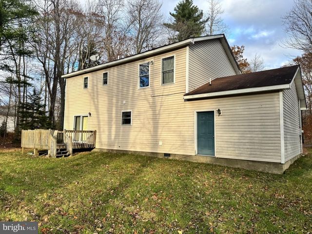 1145 CHICKADEE DR, Pocono Summit, PA 18346
