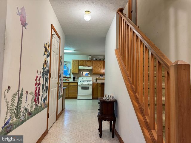 1145 CHICKADEE DR, Pocono Summit, PA 18346