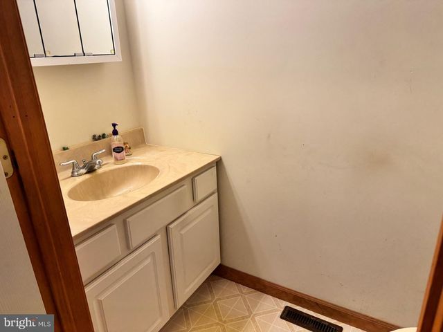 1145 CHICKADEE DR, Pocono Summit, PA 18346