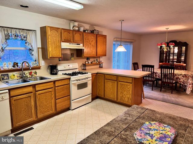 1145 CHICKADEE DR, Pocono Summit, PA 18346