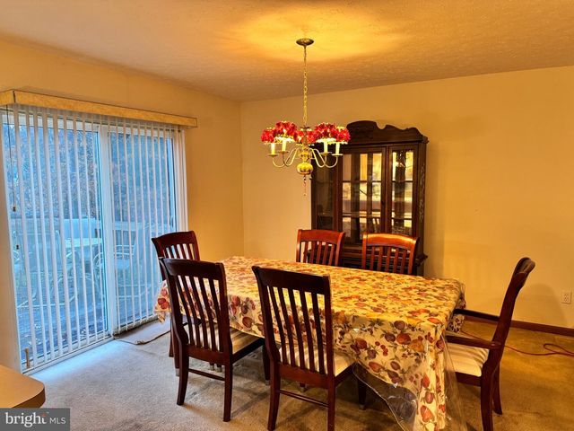 1145 CHICKADEE DR, Pocono Summit, PA 18346