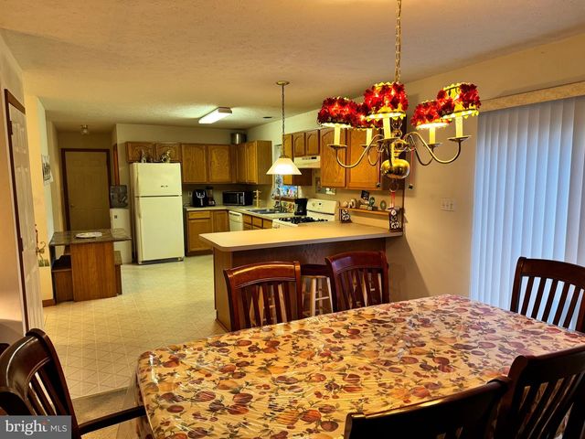 1145 CHICKADEE DR, Pocono Summit, PA 18346