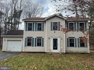 1145 CHICKADEE DR, Pocono Summit, PA 18346