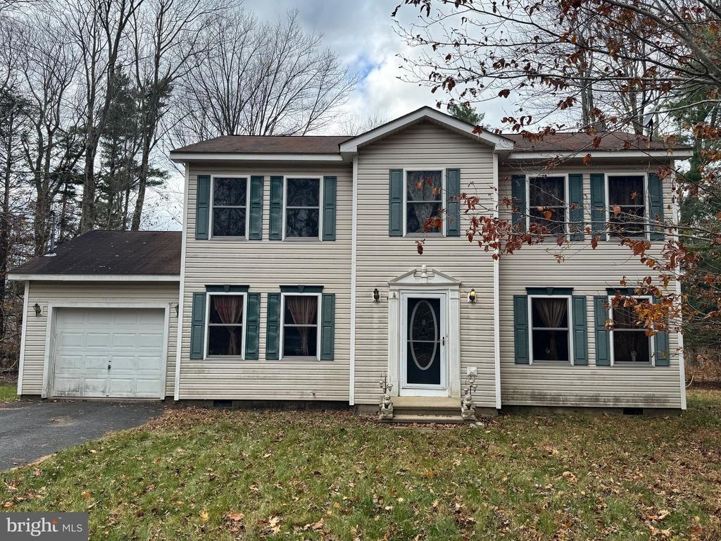 1145 CHICKADEE DR, Pocono Summit, PA 18346