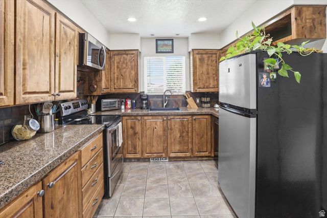 6030 W 5800 S, Hooper, UT 84315