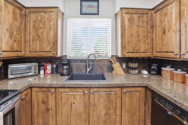 6030 W 5800 S, Hooper, UT 84315