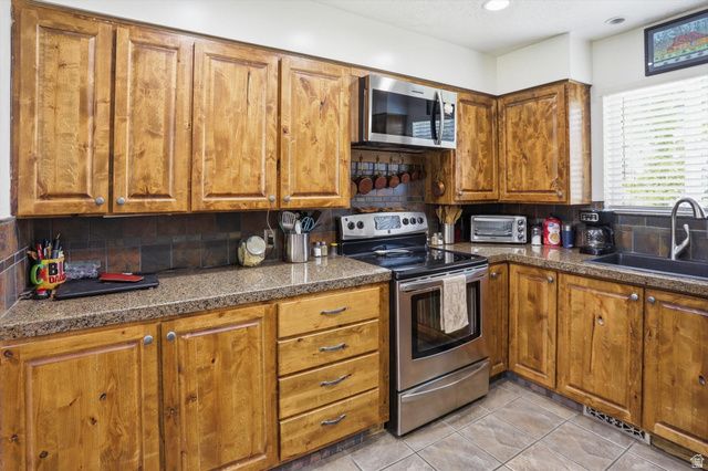 6030 W 5800 S, Hooper, UT 84315