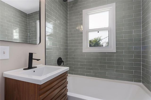 7801 NE San Rafael Drive, Kansas City, MO 64119