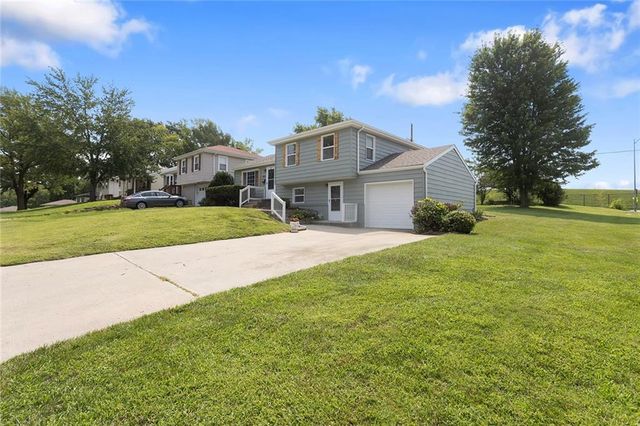 7801 NE San Rafael Drive, Kansas City, MO 64119