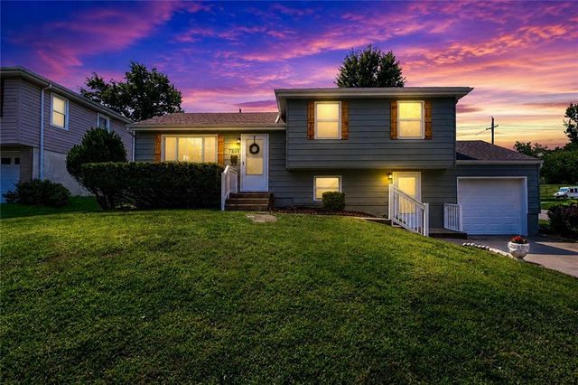 7801 NE San Rafael Drive, Kansas City, MO 64119