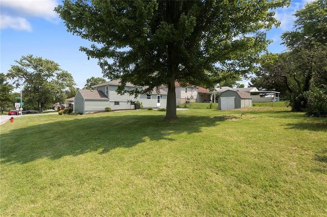 7801 NE San Rafael Drive, Kansas City, MO 64119