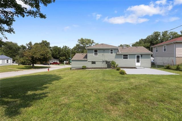 7801 NE San Rafael Drive, Kansas City, MO 64119
