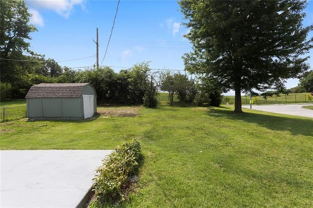 7801 NE San Rafael Drive, Kansas City, MO 64119