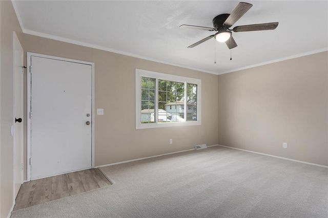 7801 NE San Rafael Drive, Kansas City, MO 64119