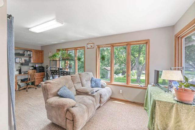 313 Longview Drive, Waterloo, IA 50701