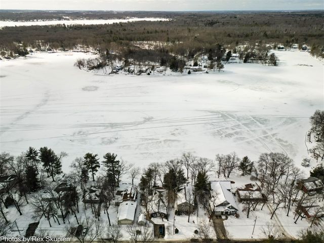 8451 S Pine Point Drive, Newaygo, MI 49337