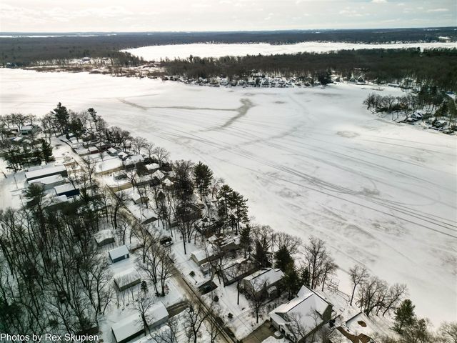 8451 S Pine Point Drive, Newaygo, MI 49337