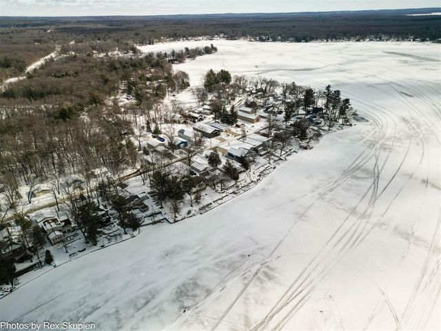 8451 S Pine Point Drive, Newaygo, MI 49337