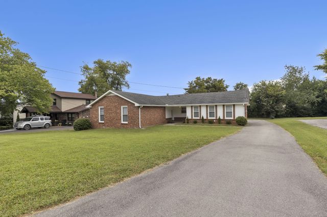 625 Dutchmans Dr, Hermitage, TN 37076