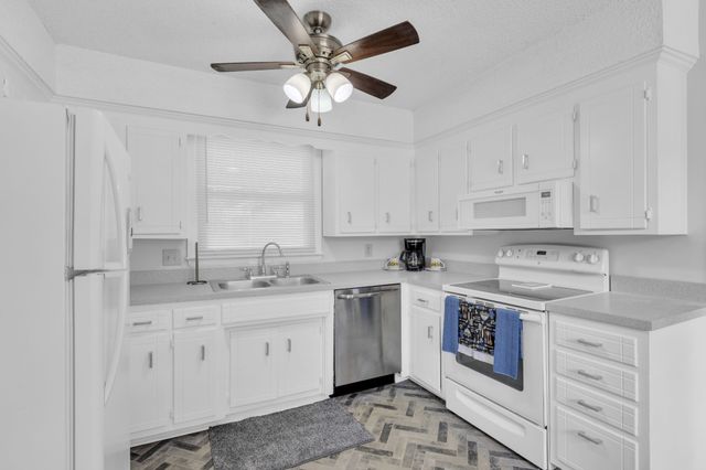 625 Dutchmans Dr, Hermitage, TN 37076