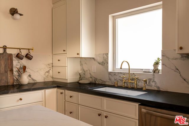931 S Sycamore Avenue, Los Angeles, CA 90036