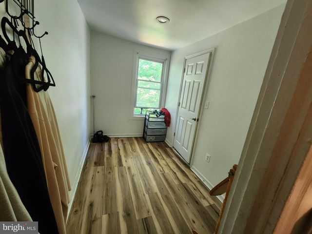 910 N DUKELAND ST, Baltimore, MD 21216