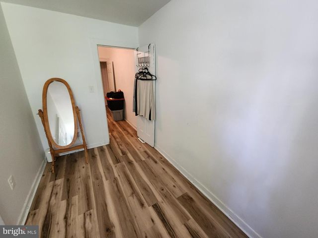 910 N DUKELAND ST, Baltimore, MD 21216