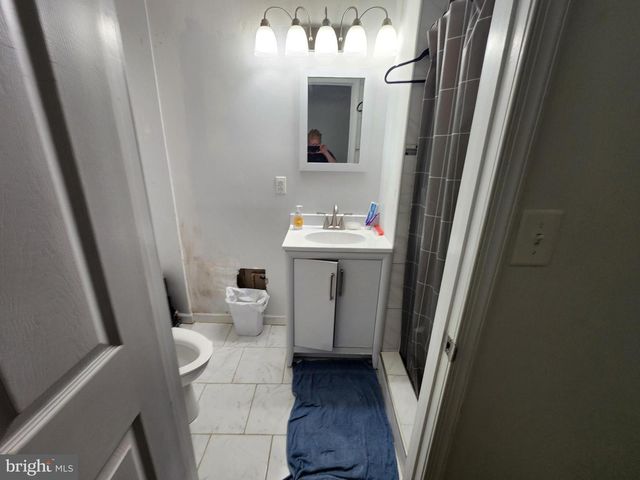 910 N DUKELAND ST, Baltimore, MD 21216
