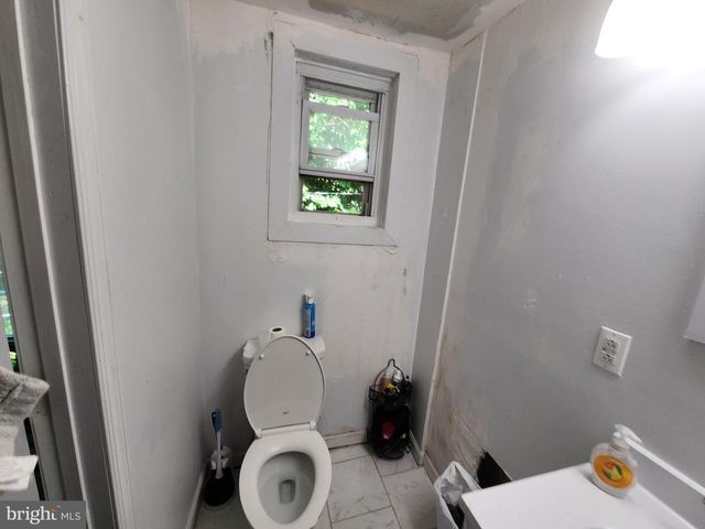 910 N DUKELAND ST, Baltimore, MD 21216