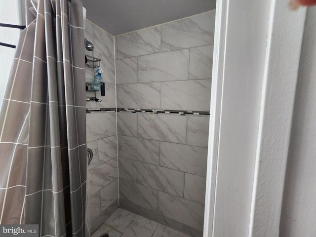 910 N DUKELAND ST, Baltimore, MD 21216