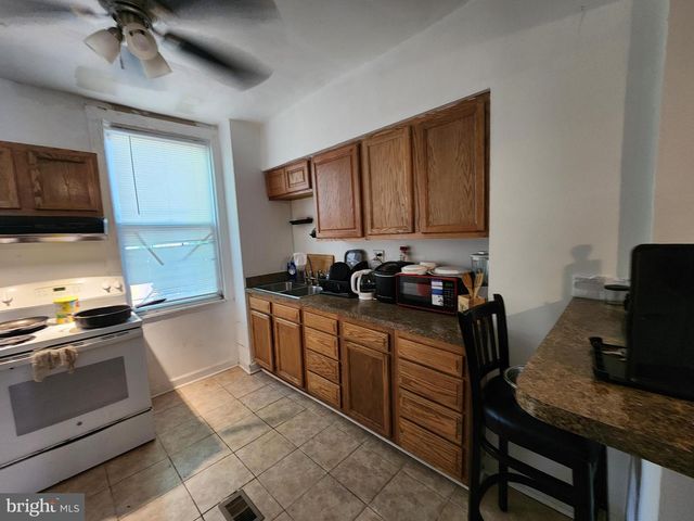 910 N DUKELAND ST, Baltimore, MD 21216
