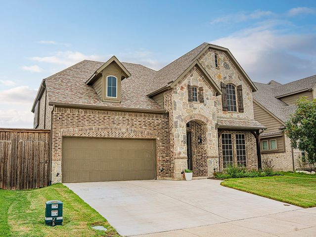 329 Bayonet Drive, Fort Worth, TX 76108